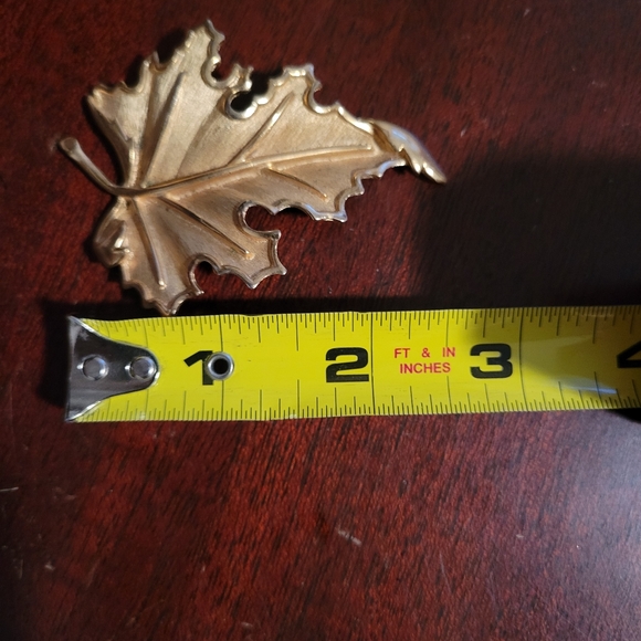 Crown Trifari Signed 1960s Mid Century Modern Gold Tone Leaf Brooch Needs Repair - Picture 3 of 3